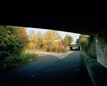822633 Gezicht in de Berekuil te Utrecht met de fietstunnels onder de rotonde, richting de Biltsestraatweg.